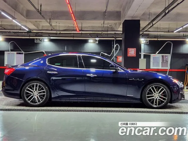 Maserati Ghibli 2018 thumb 8