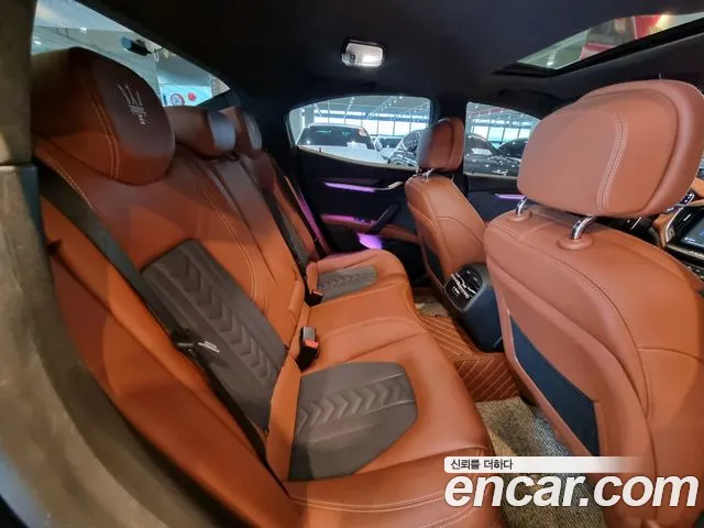 Maserati Ghibli 2018 thumb 9