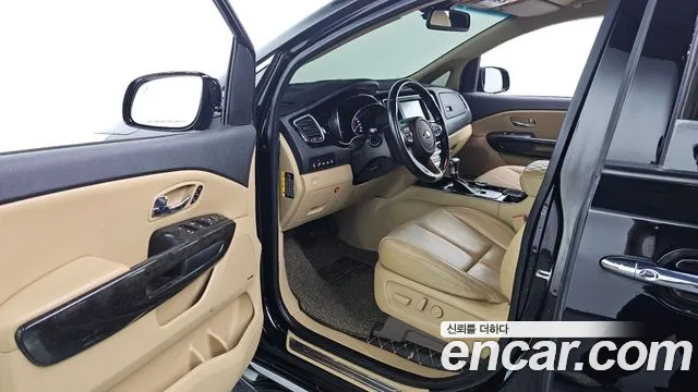 Kia Carnival 2019 thumb 4