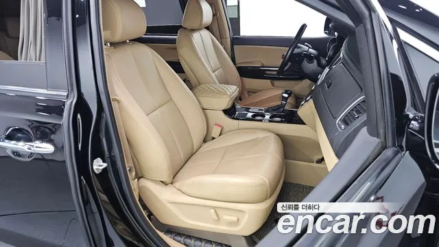 Kia Carnival 2019 thumb 3