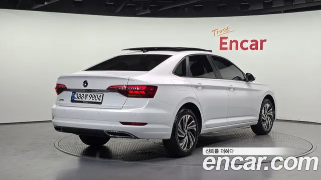 Volkswagen Jetta 2021 thumb 2