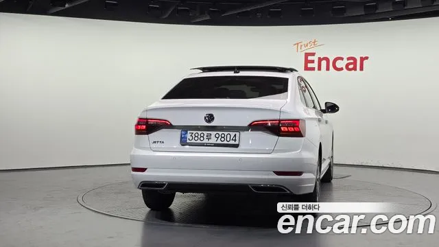 Volkswagen Jetta 2021 thumb 3