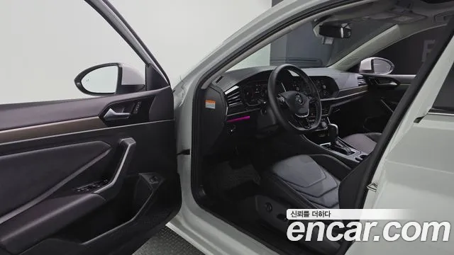 Volkswagen Jetta 2021 thumb 12