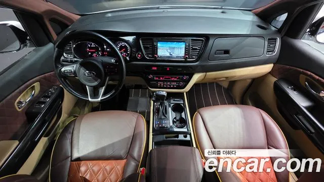 Kia Carnival 2017 thumb 12