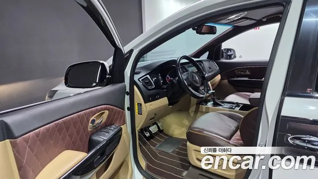 Kia Carnival 2017 thumb 2