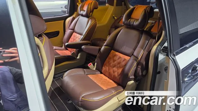 Kia Carnival 2017 thumb 3
