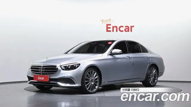Mercedes-Benz E-Class 2023 thumb 3