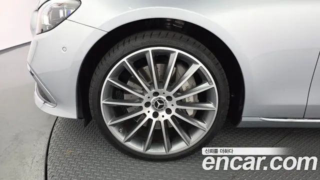Mercedes-Benz E-Class 2023 thumb 11