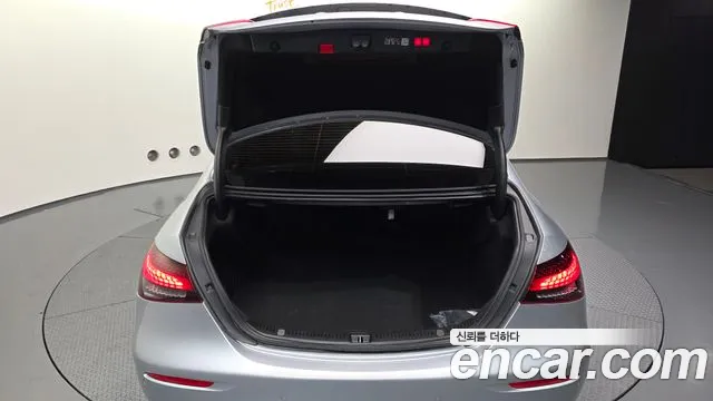 Mercedes-Benz E-Class 2023 thumb 6