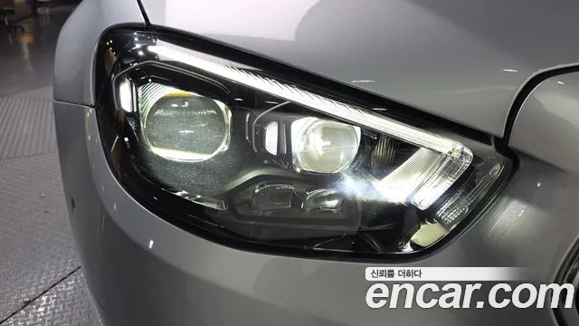 Mercedes-Benz E-Class 2023 thumb 12
