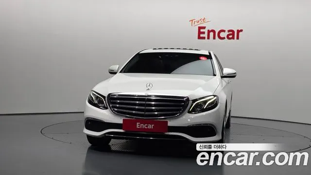 Mercedes-Benz E-Class 2017 thumb 11