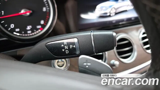 Mercedes-Benz E-Class 2017 thumb 9