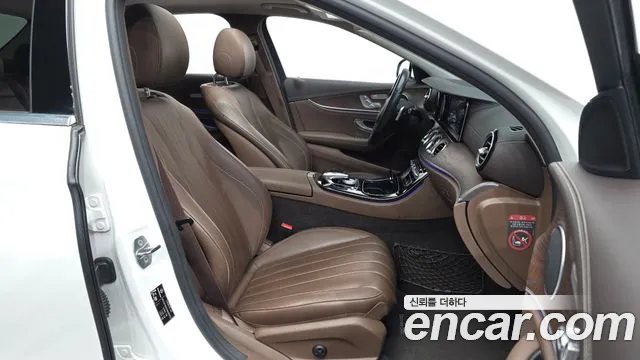 Mercedes-Benz E-Class 2017 thumb 10