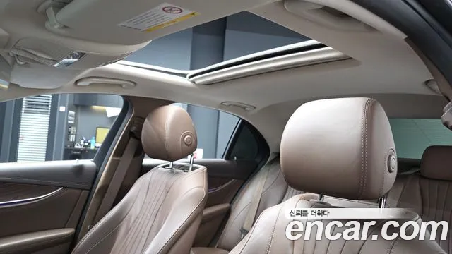 Mercedes-Benz E-Class 2017 thumb 3