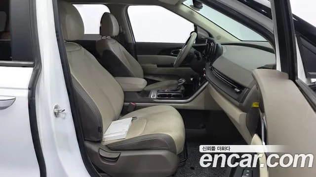Kia Carnival 2021 thumb 4