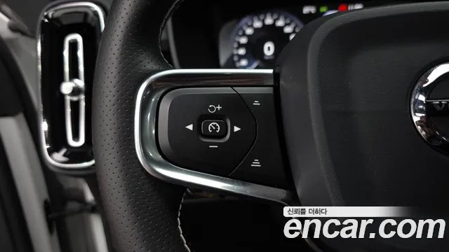 Volvo XC40 2020 thumb 2