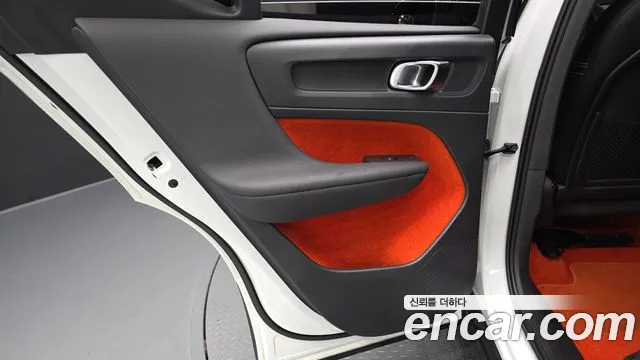 Volvo XC40 2020 thumb 9