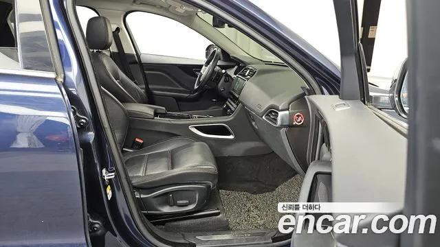 Jaguar F-Pace 2018 thumb 9
