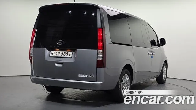 Hyundai Staria 2023 thumb 5