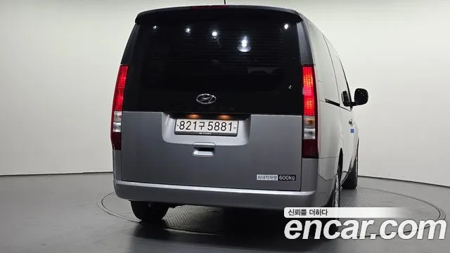 Hyundai Staria 2023 thumb 2