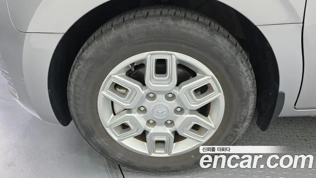 Hyundai Staria 2023 thumb 12