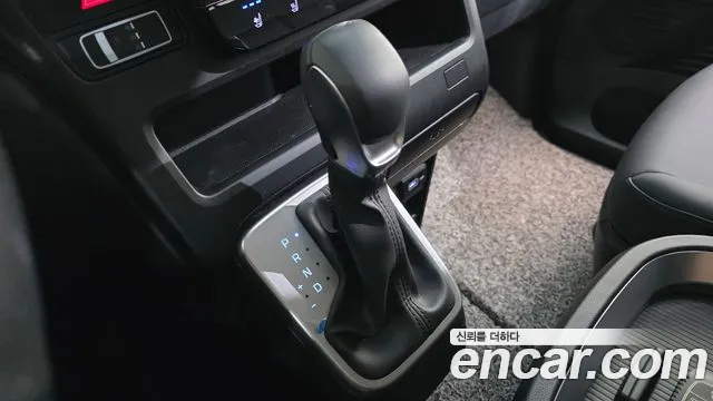 Hyundai Staria 2023 thumb 4
