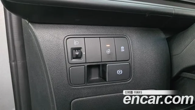Hyundai Staria 2023 thumb 3