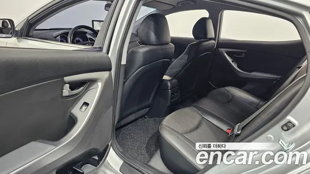 Hyundai Elantra 2015 thumb 3