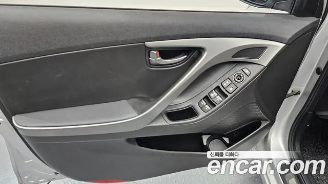 Hyundai Elantra 2015 thumb 6