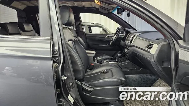 KGM Rexton 2018 thumb 2