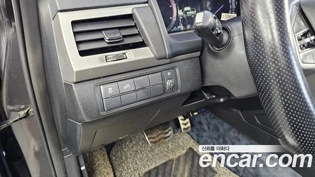 KGM Rexton 2018 thumb 11