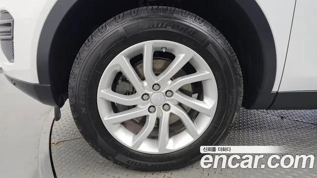 Land Rover Discovery Sport 2017 thumb 7