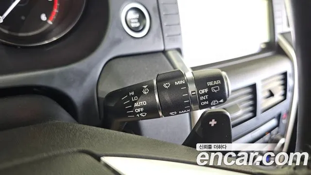 Land Rover Discovery Sport 2017 thumb 9