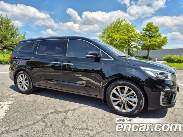 Kia Carnival 2019 thumb 3