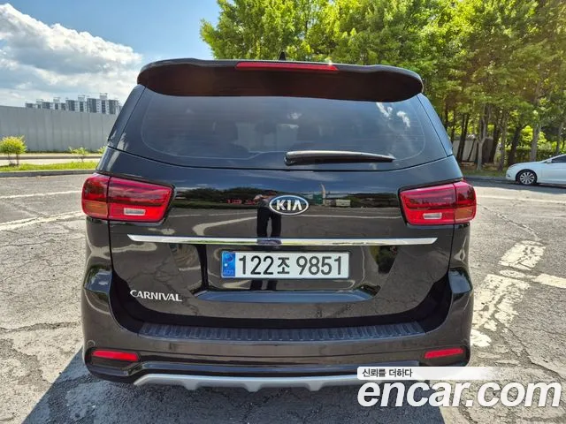 Kia Carnival 2019 thumb 4