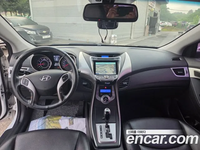 Hyundai Avante 2013 thumb 4