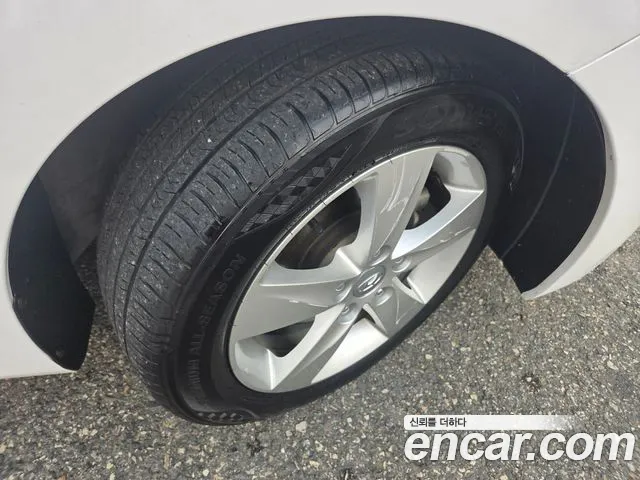Hyundai Avante 2013 thumb 10