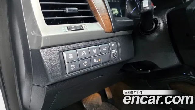 KGM Rexton 2017 thumb 3