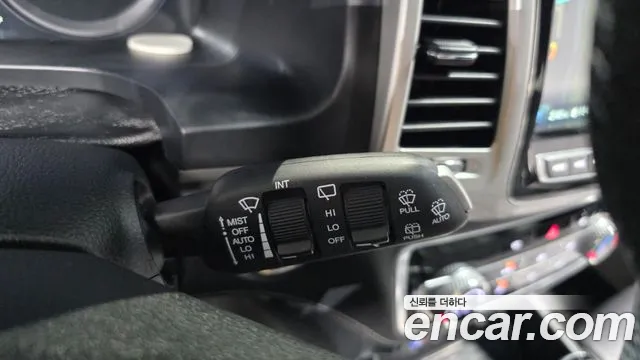 KGM Rexton 2017 thumb 6