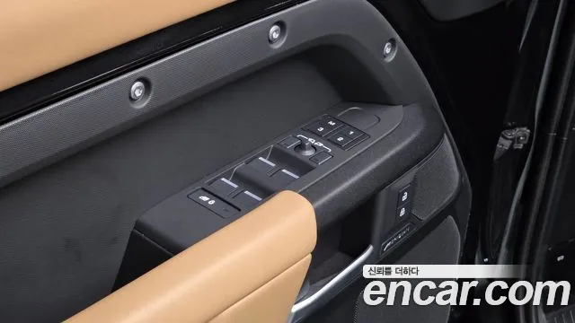 Land Rover Defender 2026 thumb 12