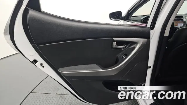 Hyundai Elantra 2015 thumb 9