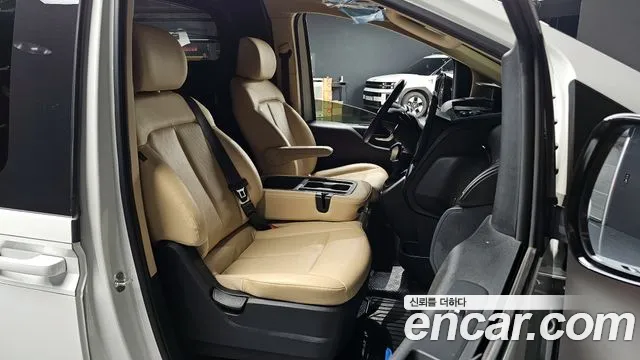 Hyundai Staria 2021 thumb 2
