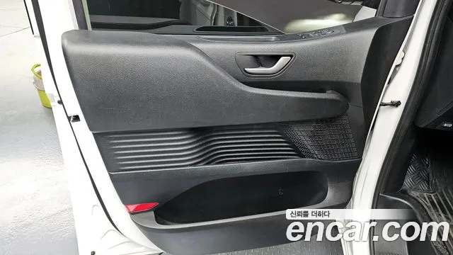 Hyundai Staria 2021 thumb 8
