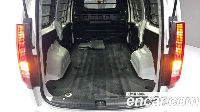 Hyundai Staria 2021 thumb 10
