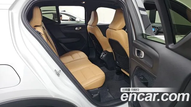 Volvo XC40 2020 thumb 4