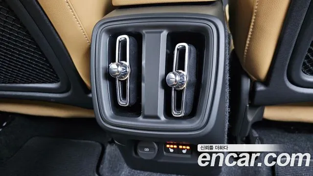 Volvo XC40 2020 thumb 2