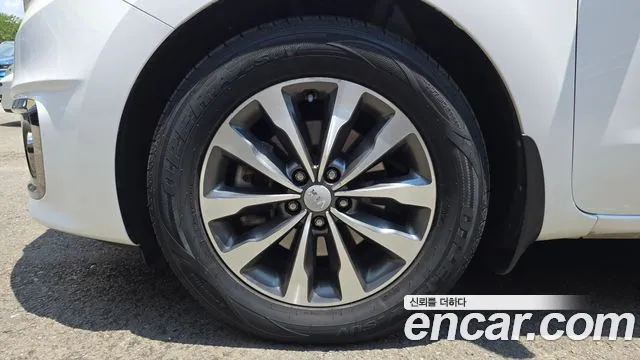 Kia Carnival 2018 thumb 8