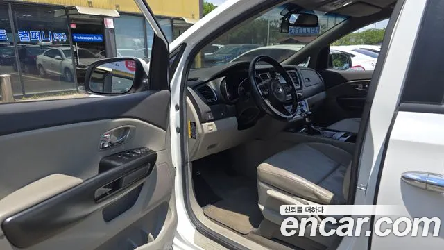 Kia Carnival 2018 thumb 3