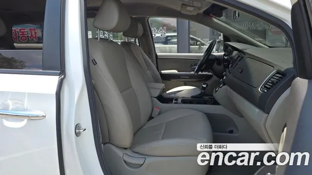 Kia Carnival 2018 thumb 12