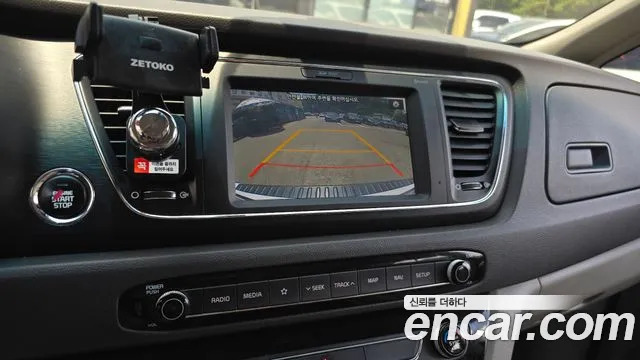Kia Carnival 2018 thumb 2